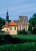 Stjärntorps kyrka och slottsruin