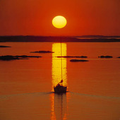 Segelbåt i solnedgång