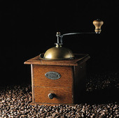 Kaffekvarn och kaffebönor